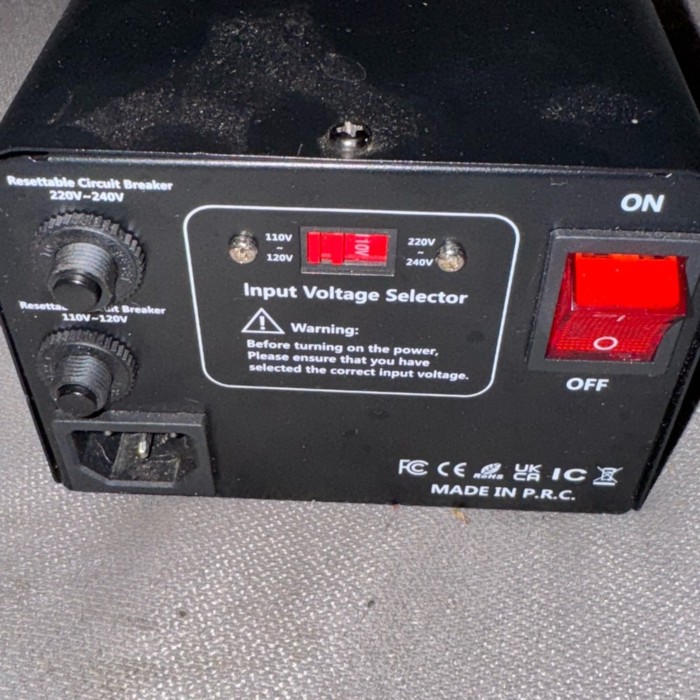 Input Voltage Selector with Resettable Circuit Breaker - Black